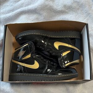 Air Jordan 1 Retro High OG GS Black/Metallic Gold